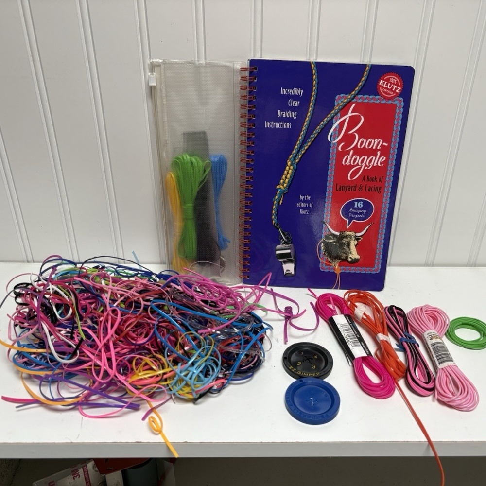 Vintage Y2K Lacing Lanyard Lot Klutz Boon-Doggle Book Pink Purple Blue Crafting